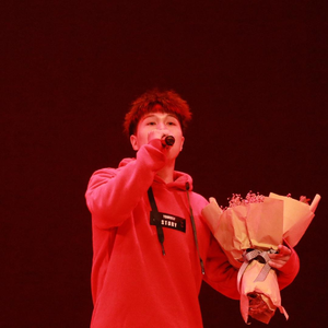 黄色视频男人舔女人下面
